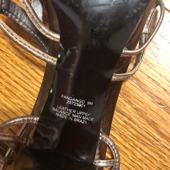 Carlos Santana gray/silver heels, size 9 - Picture 6 of 6